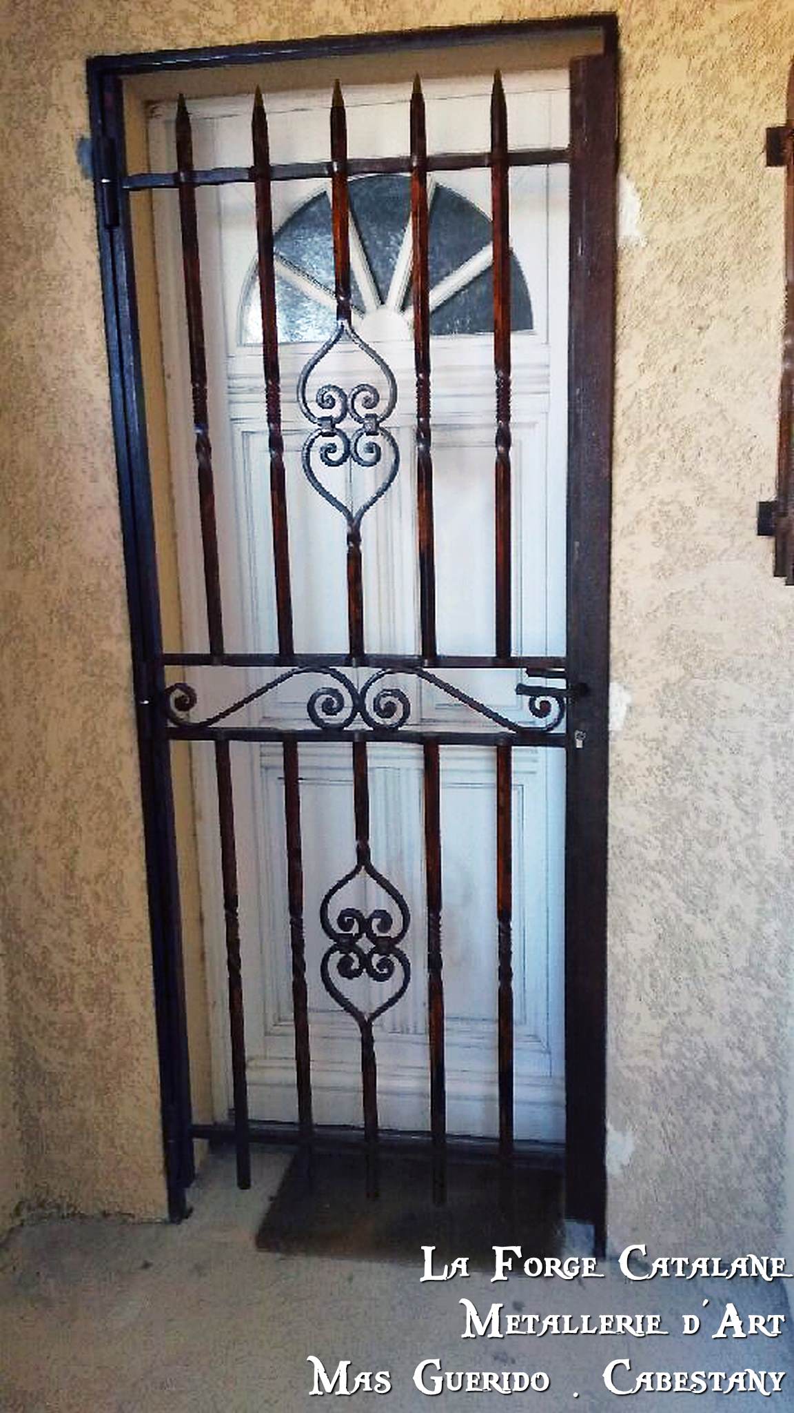 grille articulee barre trous renfles volute travail forge 3 forge catalane.jpg